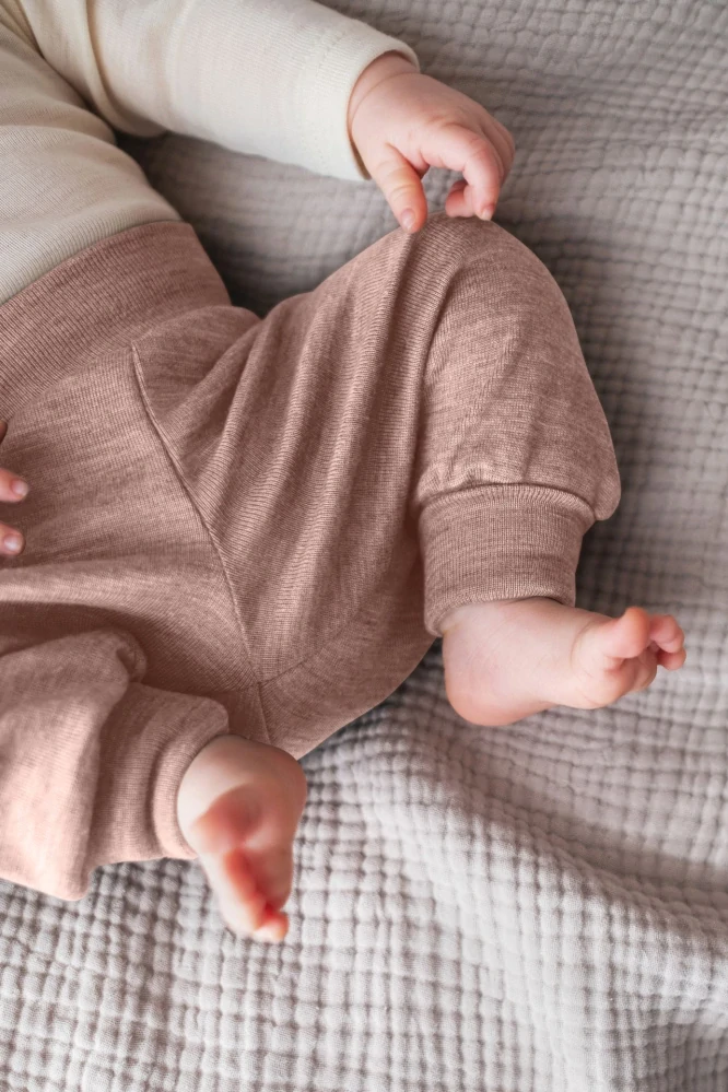 Merino/hedvábí rostoucí kalhoty Engel - Dusty rose