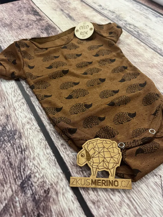 Rostoucí celoroční MERINO/HEDVÁBÍ body Lambio, KR - skořicoví ježci