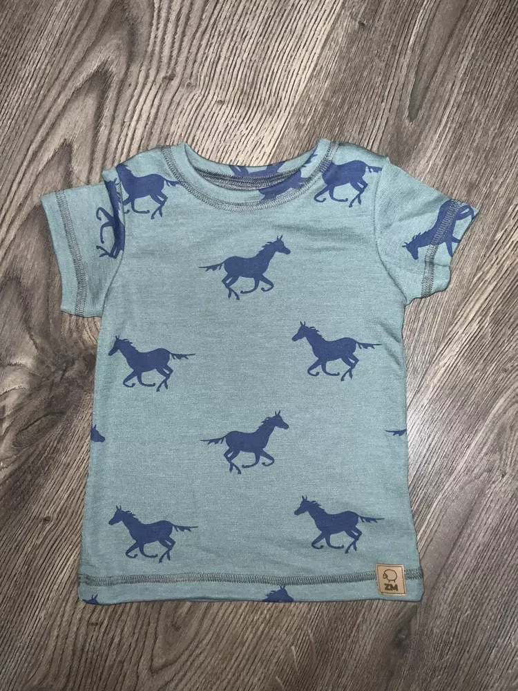 Letní merino/hedvábí komplet ZM Basic, krátký rukáv - Koníci na šalvějové