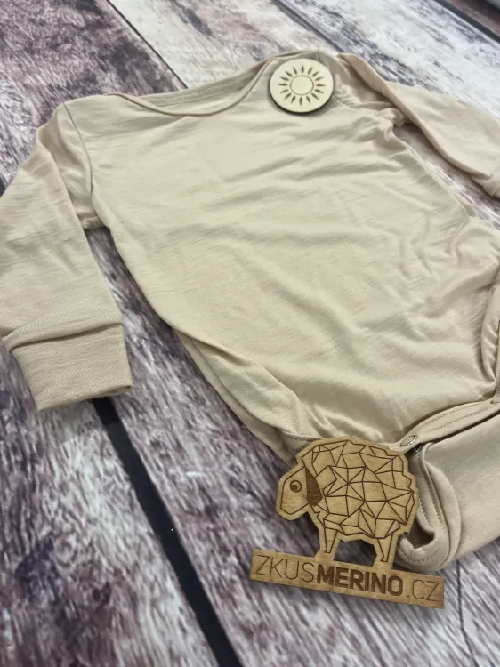 Rostoucí letní MERINO body Lambio, DR - pískové