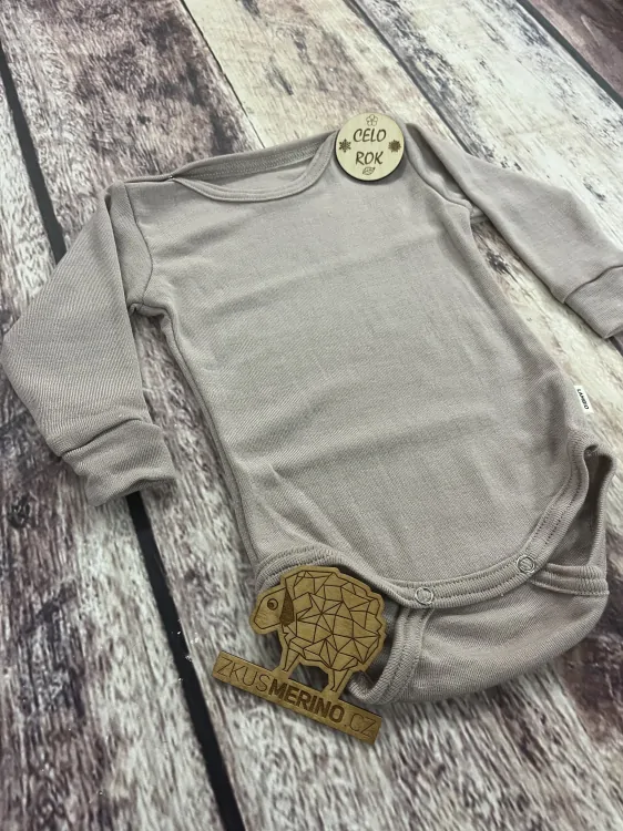 Rostoucí celoroční MERINO/HEDVÁBÍ body Lambio, DR - pískové