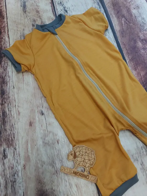 Rostoucí letní MERINO overal Lambio, KR - Okr/šedý lem