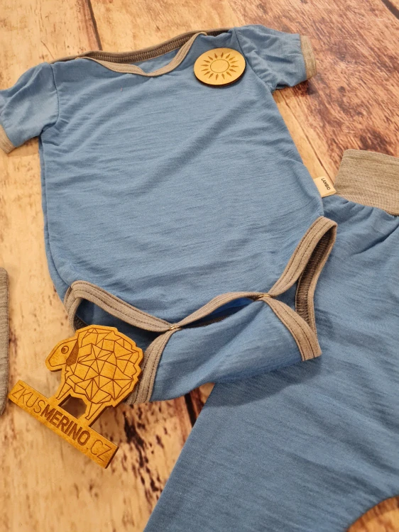 Rostoucí letní MERINO komplet Lambio, KR - Pomněnka/lem šedý melír*