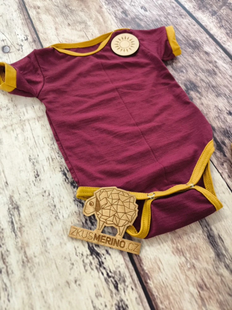 Rostoucí letní MERINO body Lambio, KR - Vínová/kari lem*