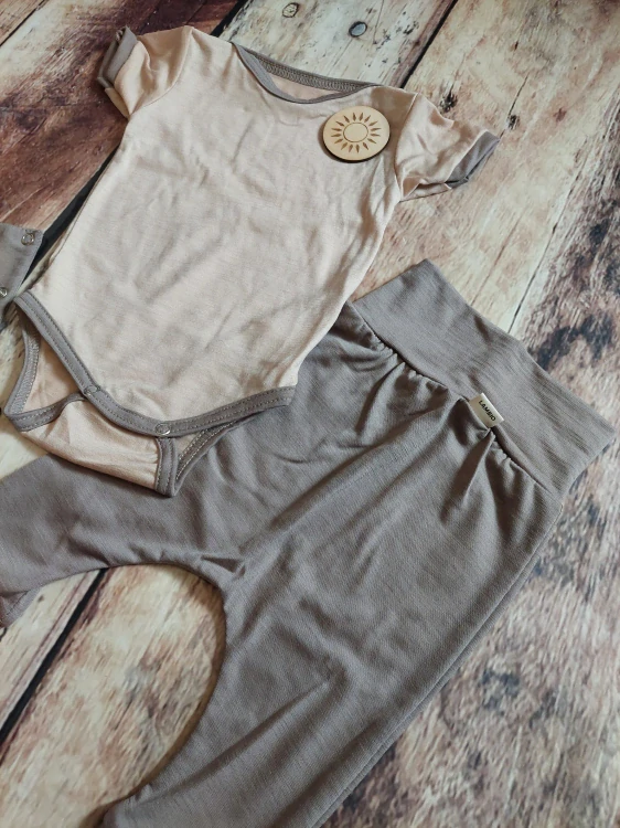 Rostoucí letní MERINO komplet Lambio, KR - Pískové body/oříškové harémky*