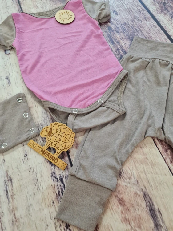 Rostoucí letní MERINO komplet Lambio, KR - Pivoňka/oříškový lem*