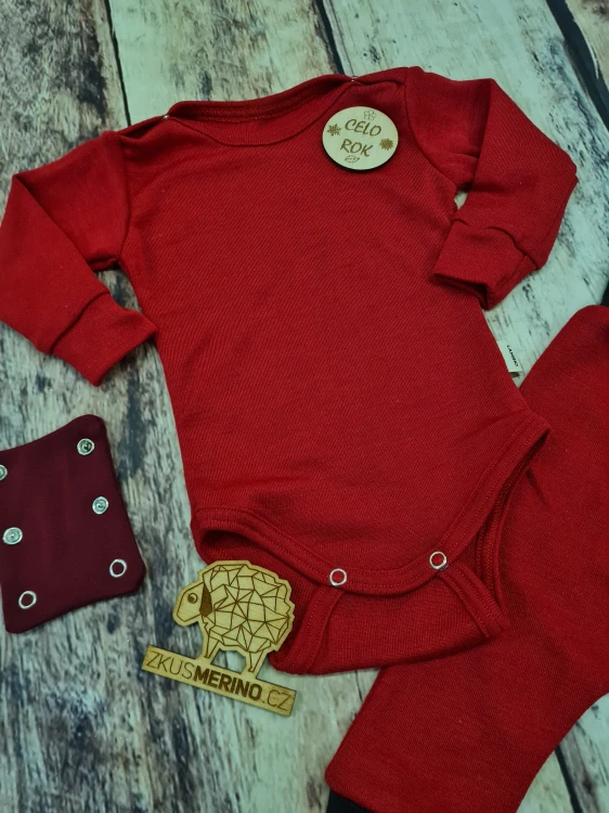 Rostoucí celoroční MERINO/HEDVÁBÍ komplet Lambio - Červená