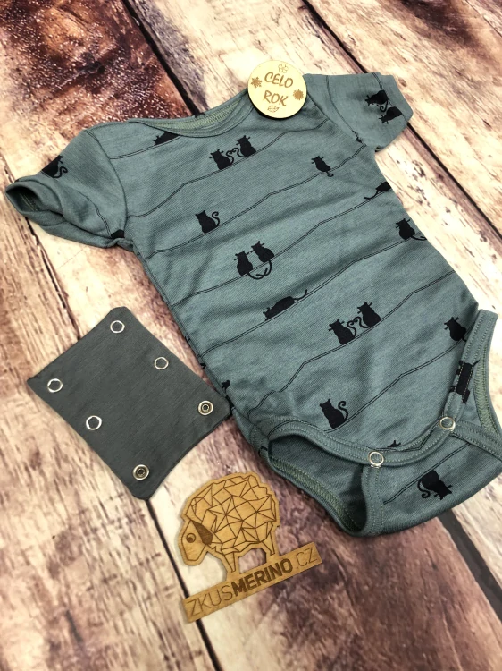 Rostoucí celoroční MERINO/HEDVÁBÍ body Lambio, KR - Kočky Arctic Night