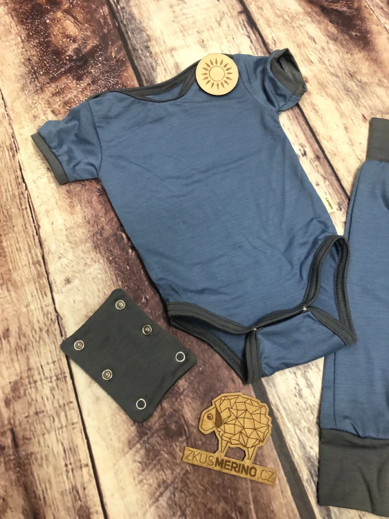 Rostoucí letní MERINO komplet Lambio, KR - Holubí modř/šedý lem*