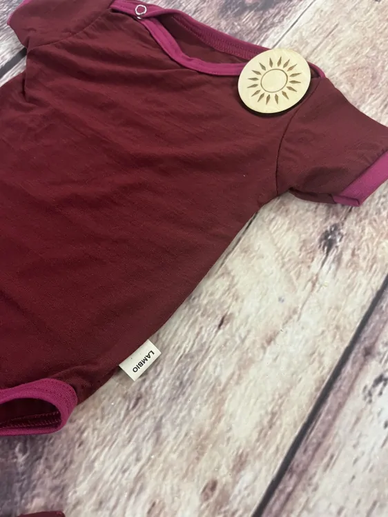 Rostoucí letní MERINO body Lambio, KR - Javor/sangria lem*