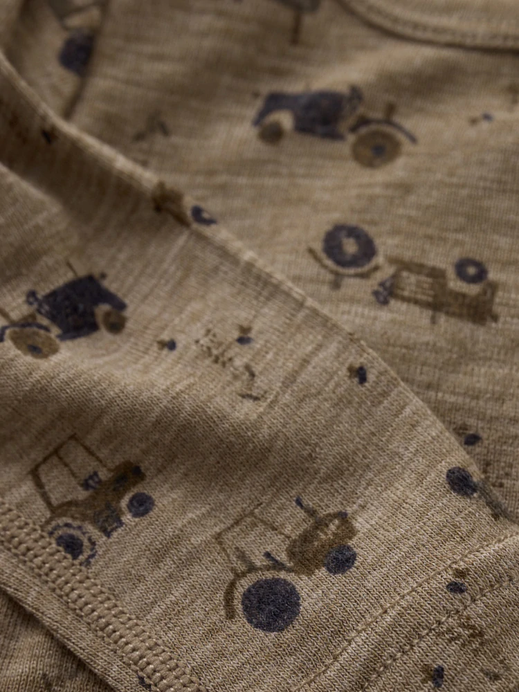 Celoroční merino body CeLaVi, DR - Celopotisk - Traktor - Cocoa Creme