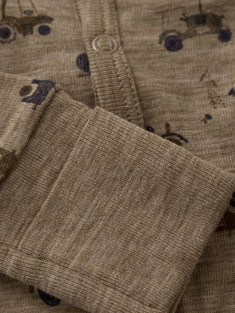 Celoroční merino overal CeLaVi - Celopotisk - Traktory - Cocoa Creme