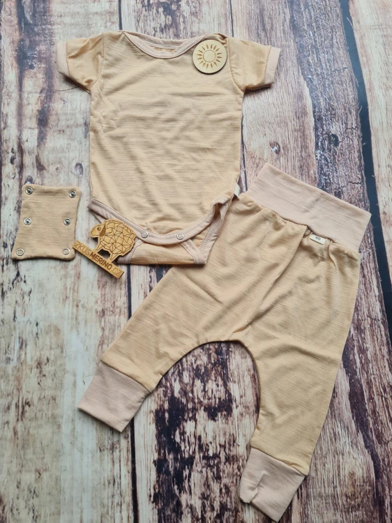 Rostoucí letní MERINO komplet Lambio, KR - pískový*