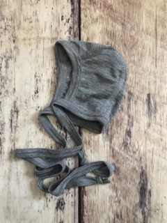 Merino/hedvábí čepice Engel zavazovací - šedá